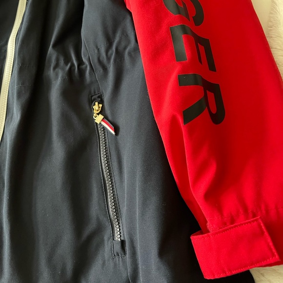 Tommy Hilfiger Winter Ski Jacket (size M) - Picture 4 of 10